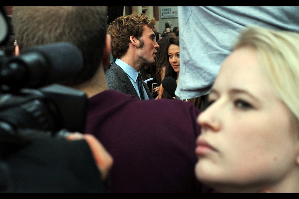 It's an uncomfortable composition, but I like the aggressively indifferent pose of the journalist to my immediate left. Probably prefers Divergent to Hunger Games and doesn't care who knows it.