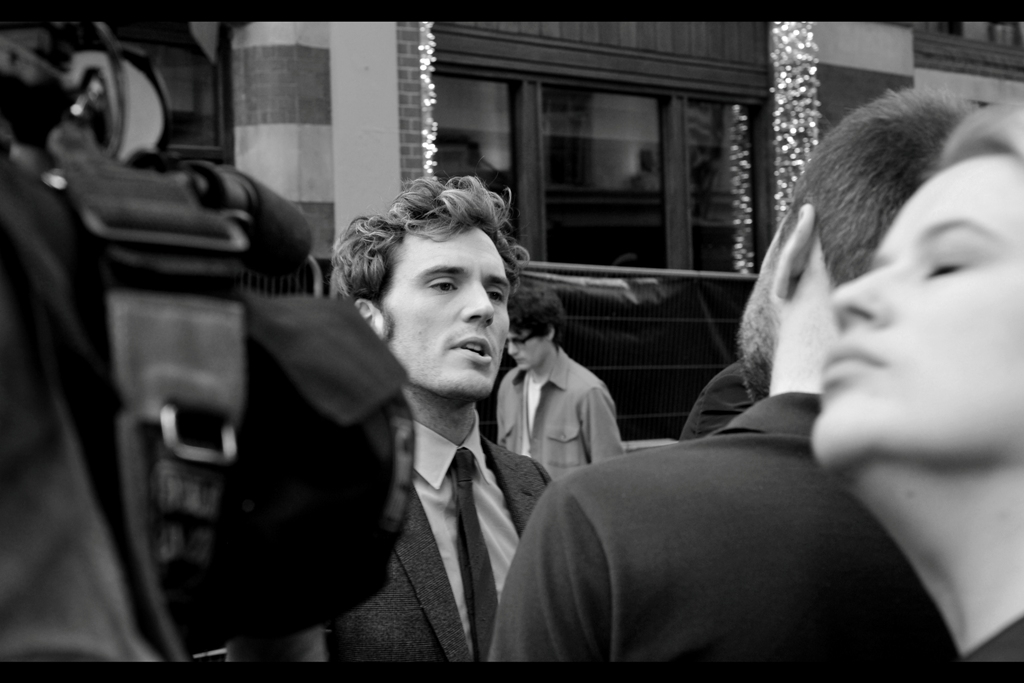 Woohoo! It's the payoff shot. While Sam Claflin explains the complications of being Sam Claflin in this hyperconnected world, journalist lady is elsewhere, in a better world, in a happy place.