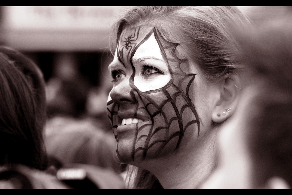 Did I mention they also had free facepainting, toy and merchandise giveaways, and the distribution of Spider-Man themed 3D glasses? They certainly didn't have that at Steven Spielberg's War Horse back in 2011, that's for sure.