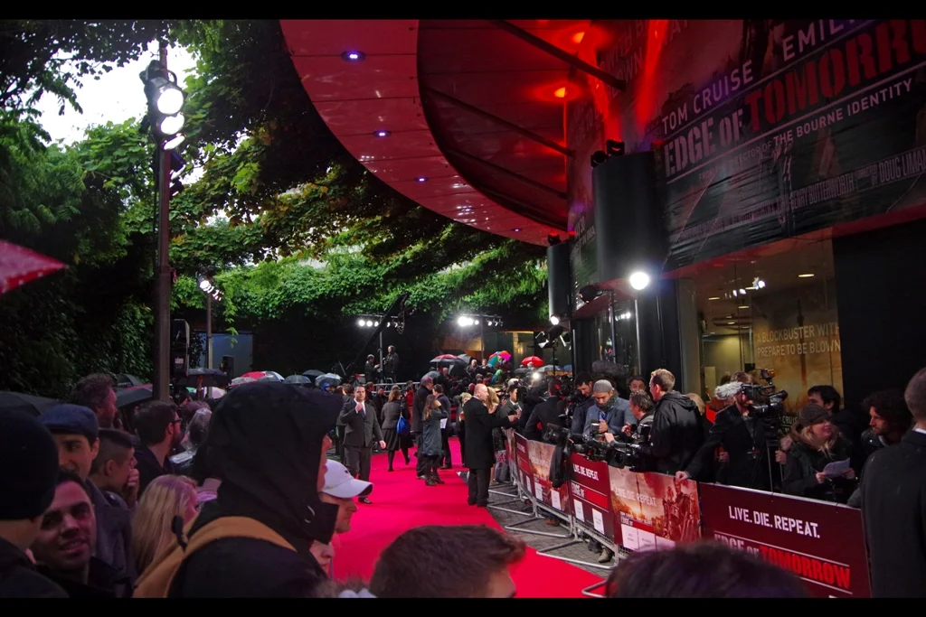 The location : BFI Imax. The crowd : HEAVING at that time of day. Honestly, I thought it would be deserted, but people had been camping overnight and/or gotten there as early as 5am to get a good spot. I'd set a 4:00am alarm and taken a 5:00am train and only got into the 2nd row.