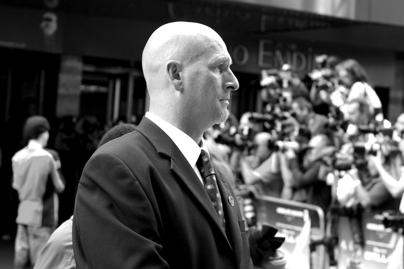 ... more so, it was a pleasant Sunday afternoon, it was a mass of people, and a whole lot of celebrities I've never heard of (plus two I had). And I had my camera and a decent enough lens and the guy in the dark suit in the photo above didn't look like he'd beat me up just for being there. What was I going to do... have lunch? Not a chance.