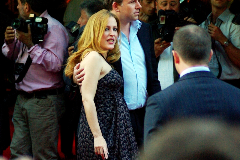 Oh, look! An actual celebrity! Though Gillian Anderson may be pissed at all the press David Duchovny's hair is getting.