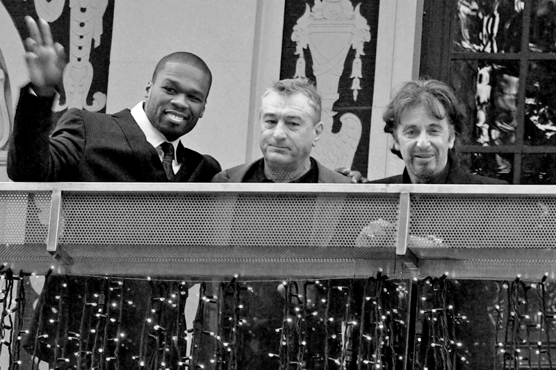 Oh, look. It's Robert De Niro, depressed because he doesn't have as many Academy Award nominations as Al Pacino, as many Billboard R&B/Hip-Hop Awards as 50 Cent, or the ability to just stay home and relax on the couch like Donnie Wahlberg or John Leguizamo who are also in the film but didn't go to the premiere.