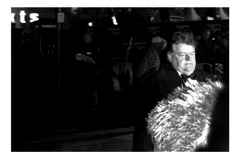 Actor Robbie Coltrane (aka. 'Hagrid' in the Harry Potter films, albeit considerably more bearded and scraggly-haired) .... hiding behind a giant echidna?