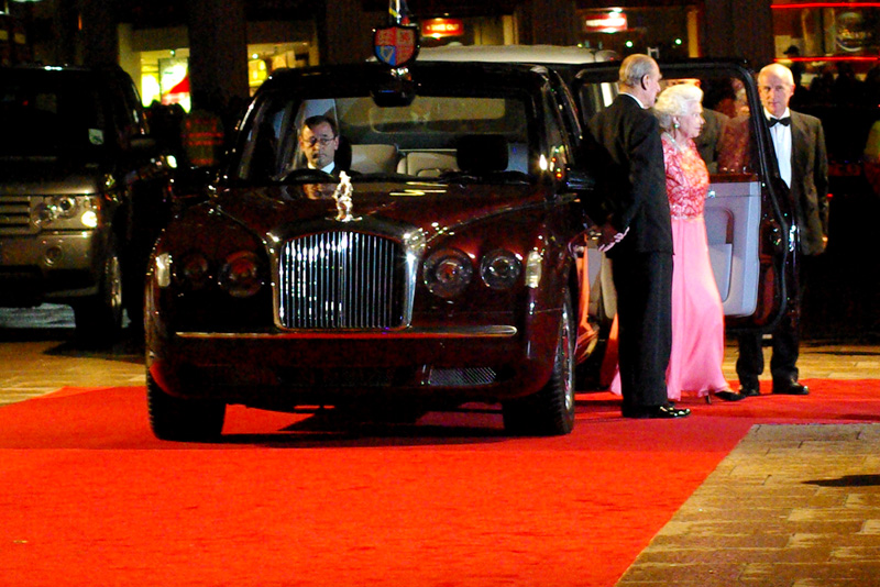 Check out that Bentley!! (Oh, yeah. And the head of the Commonwealth getting out of it.).