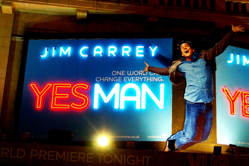 I like Jim Carrey, but I just sometimes wish they'd give him an Academy Award already (even for best costume if necessary) so that he stops taking Dramatic Roles and concentrates on the comedy he does so well.