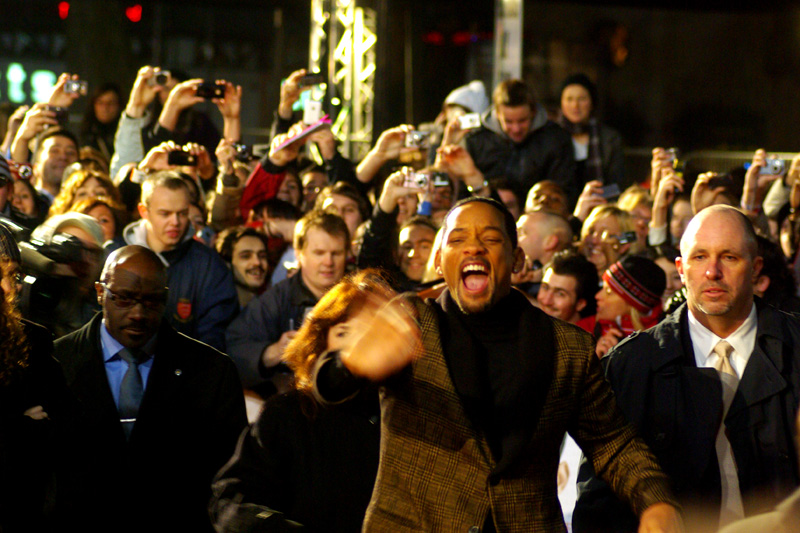 Will Smith! Woo! Few genuine stars are so eager to sign autographs, pose for photos, do multiple circuits of the fans around the place, and even use breaks in interviews to head to the crowds yet again. He was even desperate to repay the five dollars he owed me. (I just didn't have change for a hundred. Next time, Will...).