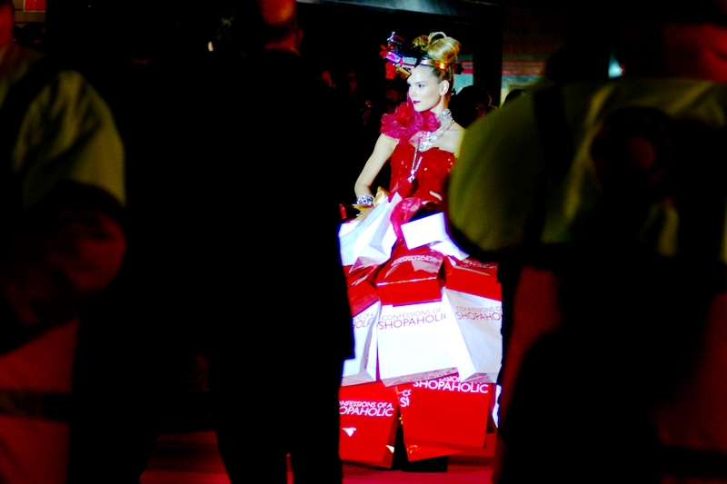 It's testament to how sub-optimal the conditions (aka "my photography") at this premiere were that I'm forced to include more preamble type shots. Still...movie-title themed shopping bad dress. That's something.