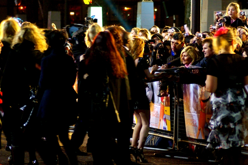 It's Isla Fisher! She actually proved very difficult to photograph, probably because the chavs I was with were insisting on pronouncing the silent 'S' in 'Isla', and were much more interested in some dubiously celeb-worthy people callled 'Beverley' and 'Duncan' neither of whom, incidentally were even IN THE FILM.