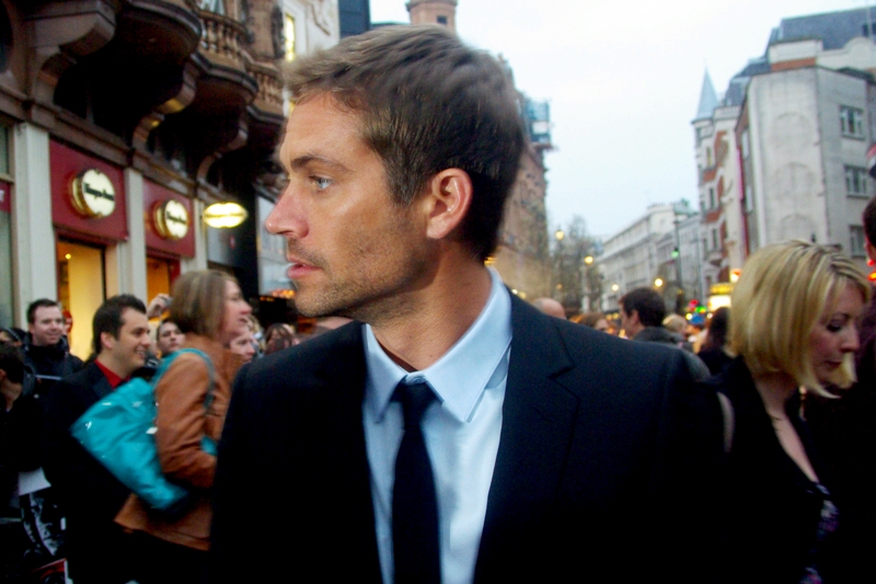 Paul Walker is a nice guy. Hence... uh... when I explained to him that I hate front-on shots and eye-contact more than just about anything, he quickly obliged with this stunning profile shot. You rock, Paul Walker!!