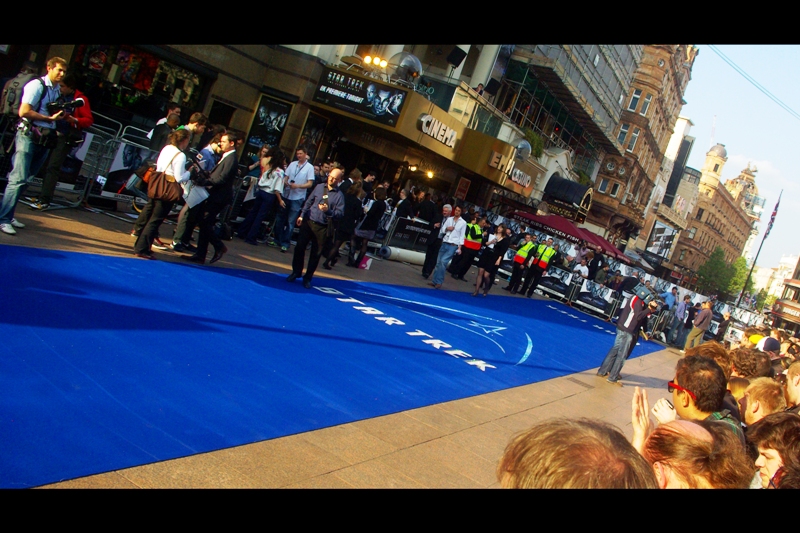Blue carpet premiere. Funky! (and insofar as you can tell a lot about a movie from the colour of the carpet at the London premiere, I choose to immediately redouble my optimism that the movie will not suck)
