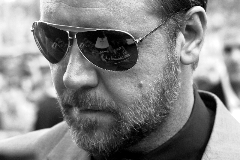Russell Crowe was very friendly at the premiere (and he's not holding a baseball bat to the back of my head as I type this) - in fact I think he actually didn't bother going in to the screening at all, preferring instead to stay outside for pretty much the whole time, signing autographs at literally every corner of the crowd. Well played, sir!