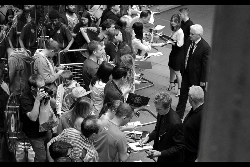 Here be signing.