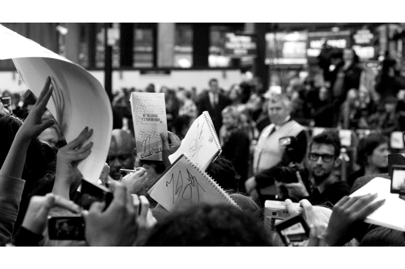 "Suzie? You'll never guess who just signed your birthday card!!" (it's the one next to the poster on the left) It's possibly my favourite shot of the premiere, purely for the genius of the fan and the completely unscripted randomness of me catching it among the placards, photos, journals and posters being held aloft by fans (oh, and disturbingly, upon closer inspection, Suzy appears to be called "Dirk")