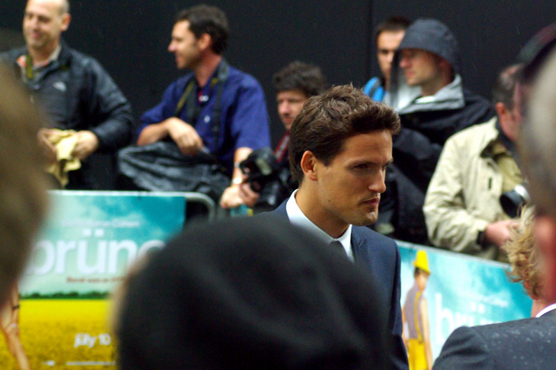 It's a guy. And his chin. Either he’s be famous because the nearby hysterical teen fans were unaccountably excited to see him... or it (the chin) is.