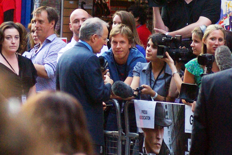 Michael Mann's interview enters it's sixth hour, and so far he's only answered the question "Hey, how are you going, Mr Mann?". The basis for this joke : his films are among the longest ones out there, runtime wise. Three or four hours is the standard length. And invariably, afterwards he releases a directors cut with an additional two hours of film. Oh joy!!