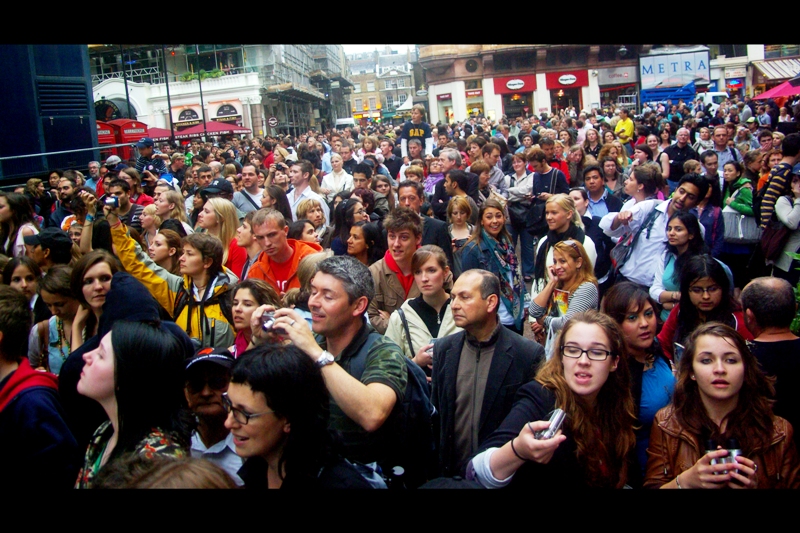 The mass of people might be difficult to understand if you're not a fan, but additionally the weird thing is that these people had a 2metre fence preventing decent views of what was going on. And yet, here they were anyway. I guess it's all about the vibe. Fortunately, I'm here for the photography AND the vibe AND I'm getting both (woo for me!)
