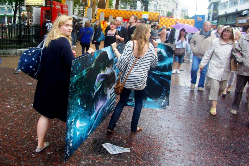 A lot of people had unusually soggy posters and posterboards they took home with them from this premiere, because it apparently bucketed down with rain just as the stars arrived as well as several times before. And you just can't buy that kind of loyalty. (But as Warner Bros will testify, you can certainly profit from it).