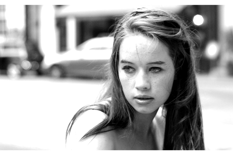 In the absence of Jennifer Connelly at this premiere, I've shortlisted this as Photo For The Day. Even though Anna Popplewell could be, like, 12 years old or something.