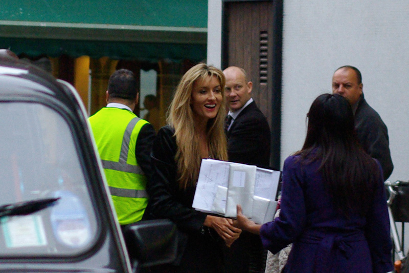 It's Natascha McElhone, who isn't actually in this film, but whom I'd recognise because I did watch 'Californication' where she was the female lead, as well as 'The Truman Show'. She didn't stop for autographs (some people apparently go to premieres just to watch the film... how weird!)