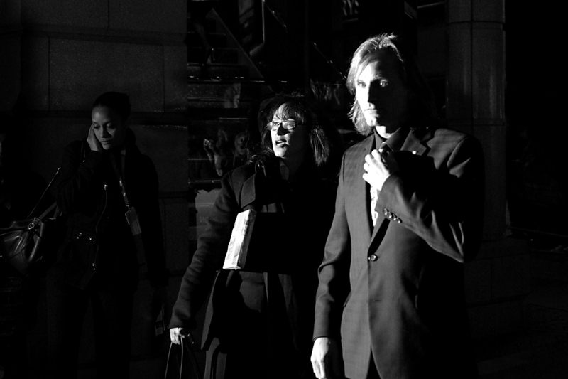 But if you're lucky with the incidental lighting, you can get lucky and extract an interesting shot Like here, where Viggo looks demonic, the lady next to him has seen something even scarier than Viggo, while the third lady? Eh... just calmly calling somebody. A priest perhaps.