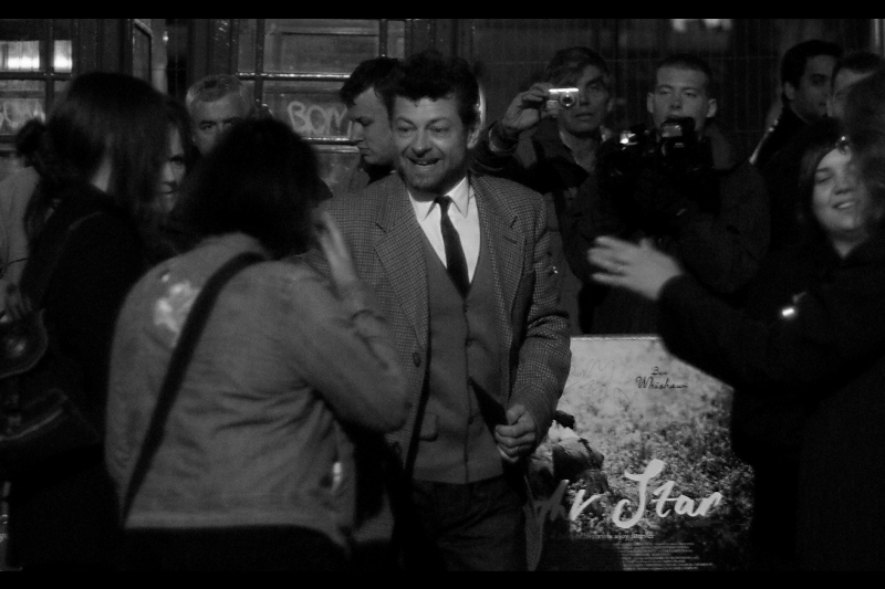 This is actor Andy Serkis, who has a strong connection with New Zealand via kiwi director Peter Jackson (Serkis played Gollum in Lord of the Rings and King Kong in, erm, King Kong). I will confess that I was kind of geekily pleased to get his autograph for my travel journal - right opposite that of Viggo Mortensen (Gollum AND Aragorn on the same double page opening : I RULE!!) (Oddly, I'm also single!!)