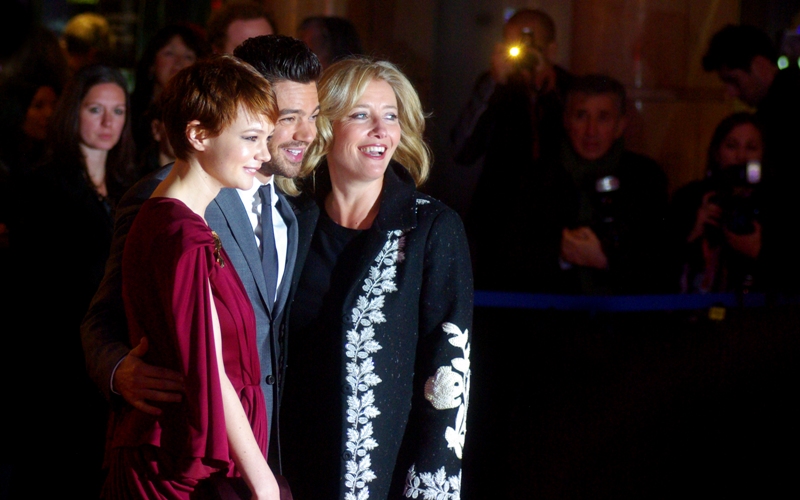 ... and suddenly all's well on the red carpet.