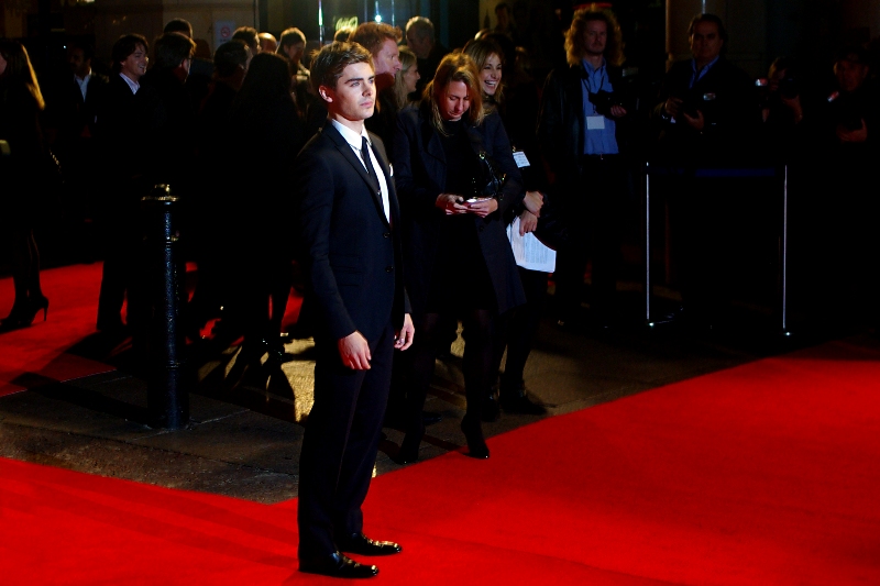 Ladies and Gentlemen, the man, the myth, the majesty, and curiously forward leaning awesomeness of The Efron, without any fan obstruction. (The surgeon general advises that long-term exposure to Zac Efron may be harmful to your health)