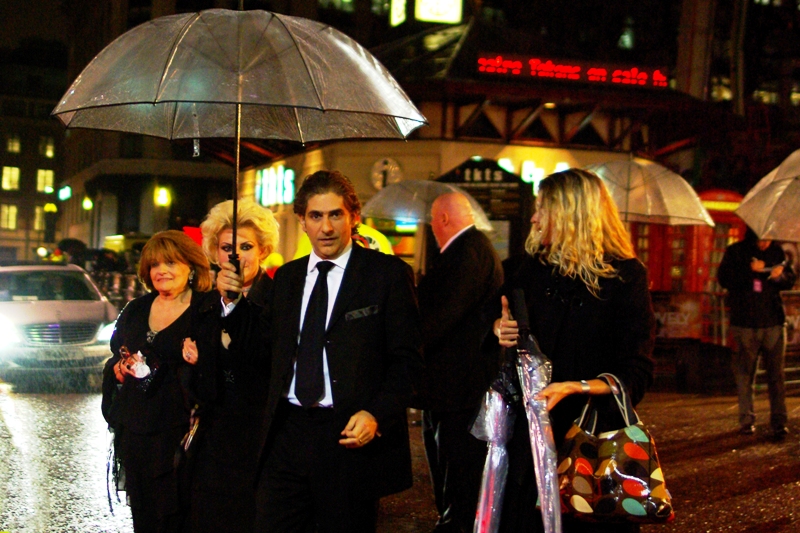 A guy with an umbrella, whose name is Michael Imperioli who was in "The Sopranos" and a heap of films, none of which I recognise him from. Hey, I take photos... I don't have time to actually WATCH stuff!