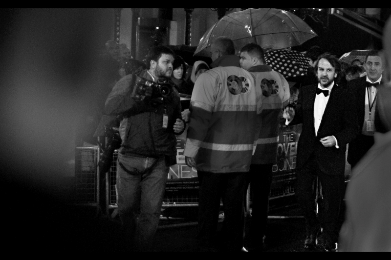 And here he is : Director Peter Jackson, looking very dapper in a tux, and sporting an even thinner look than he had on the King Kong directors commentary back in 2005 (I mention it because ‘the list’ of celebs had him looking a lot chubbier. I hope he was recognised!)