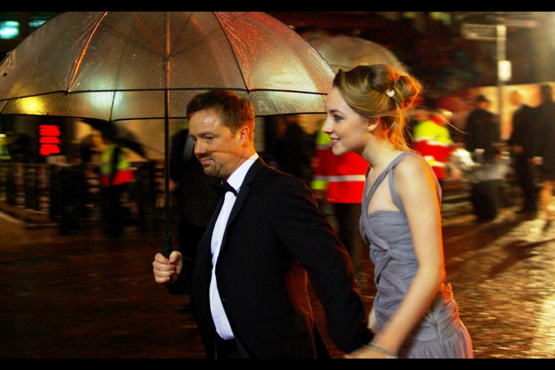 Saoirse Ronan is fifteen. Time for… curfew? No, in fact Saoirse Ronan kept her promise and returned to sign autographs after finishing her interviews further up the chain of media cameras. Very commendable indeed.