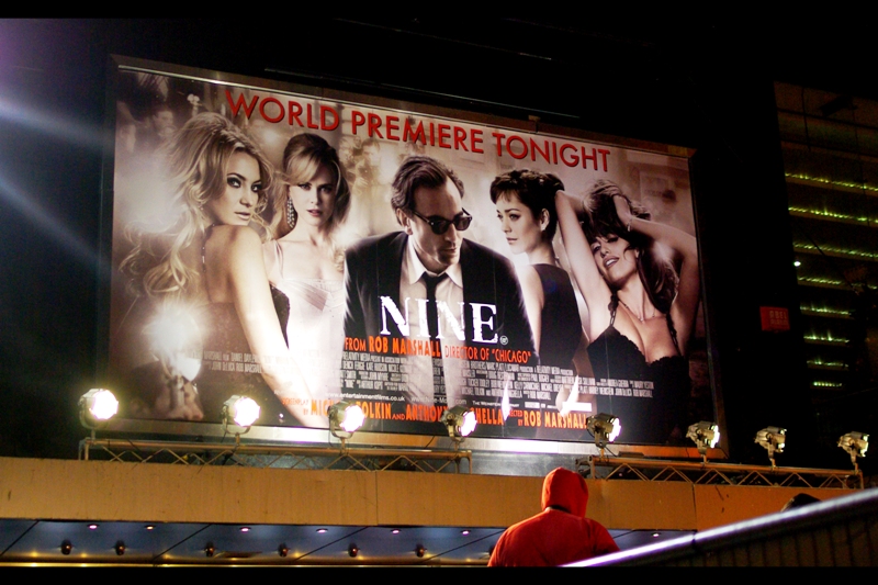 The movie is called ‘Nine’ and its female cast alone promised a fairly cool premiere if they showd up. Indeed, I was wearing a beanie and gloves in anticipation of the cool factor (And/or because it was pretty cold. It's London and it's winter)