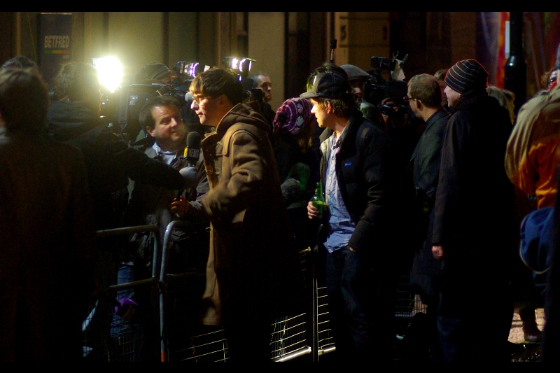 The band has arrived! And true to form, I can tell you that the guy on the left is 'That Guy From Blur' and the guy on the right is Damon Alban (I know that because the perpetually laughing dudes to my right were mistakenly calling him 'Damian'. Laugh it up, dudes)