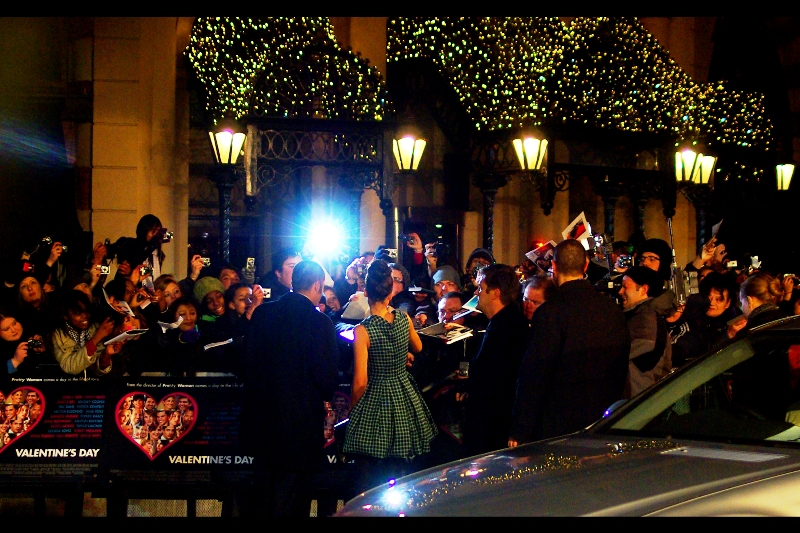Jessica Alba signs autographs, in a dress that just screams ‘hypothermia imminent’. I’d have offered her my jacket, but, you know… security guards and restraining orders and all that.