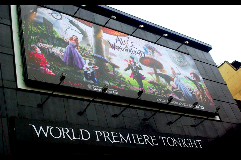 I’d dropped by at lunchtime to see how the crowd situation was shaping up, and it was about as you'd expect for a Royal World Premiere. Specifically not good for anyone still needing to do another three or four hours in the office before being able to try to find a place (eek!). And Yellow Cap Guy, sadly, was not there at all. Ominous.