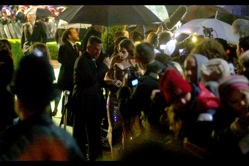 I promise you that if Tim Burton had lingered longer, and Helena Bonham Carter hadn't done her interviews blocked by aides and hangers on, and Mia Wasikowski hadn't arrived later and if Johnny Depp wasn't over there... like... _somewhere_ (points), I'd be posting at lot less photos of Anne Hathaway. (Well... maybe. Have you *SEEN* her recent(sh) GQ cover shot??).