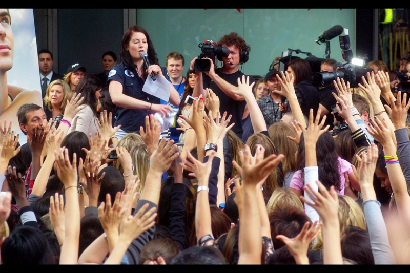 "Did anyone say 'free t-shirt'??" (SQUUUUEEEEEEEEEEEEEEEEEEE!!!!)