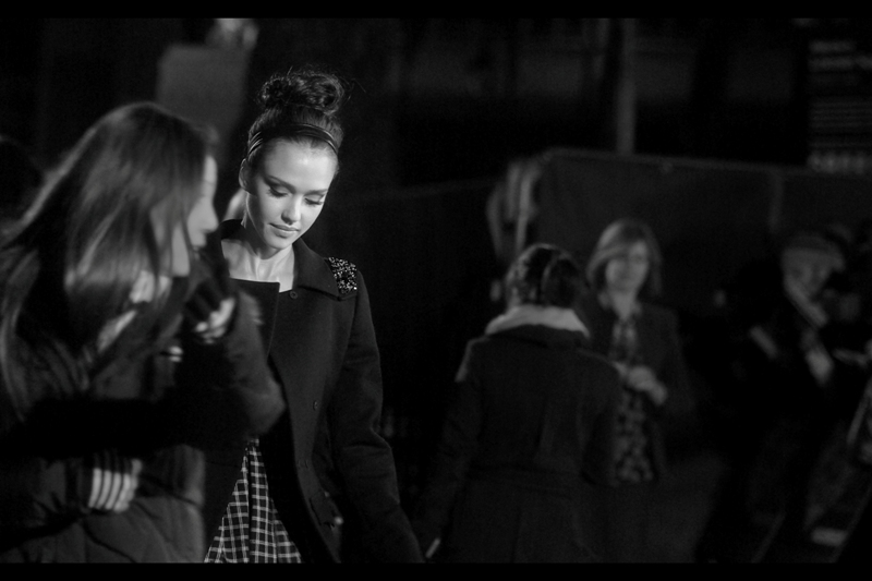 Jessica Alba, Stunning, and relaxed, at the premiere of Valentines Day in London
