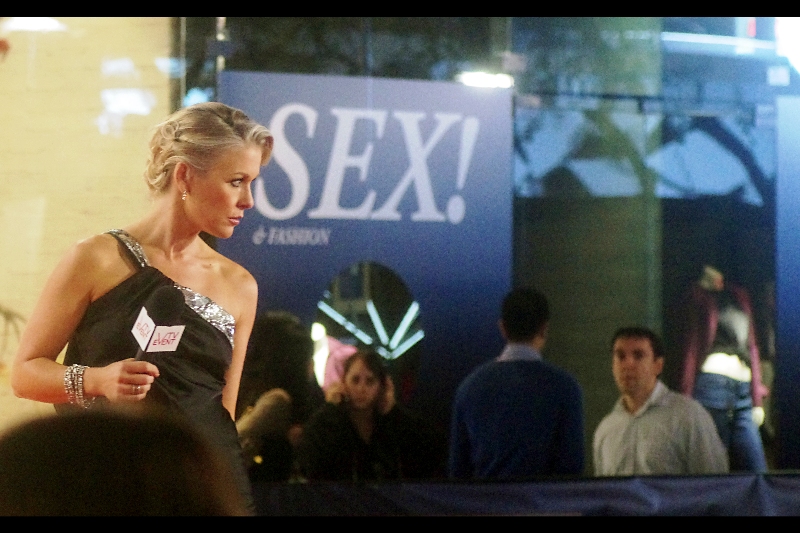 "And this is where I shall pose when I meet R-Patz.... It's totally subliminal...."