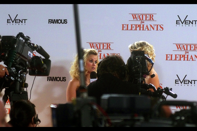 Yes, this is pretty much where I'd put a camera pole, too.. Damnit. Bad enough that they let Paps into a conveniently supersized pen directly in front of us minutes before the stars arrived...