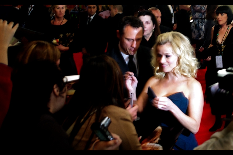 One more shot of RWees (wait.. does that work?) from earlier. The paps were briefly distracted from Rpatz and I hurriedly took a blurry shot before they shifted location.