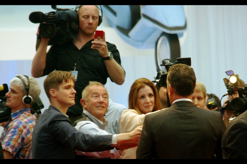 I love how four people are totally engrossed in what Tom Hanks is about to say ...while a fifth is probably texting through his KFC order for dinner..