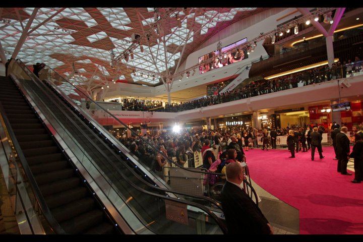Location : Westfield Shepherds Bush. Given forecasts of rain, not the worst place for a premiere. Given the white balance issues created by a PINK carpet? Maybe a little less so. (My position next to the escalators was highly strategic.)