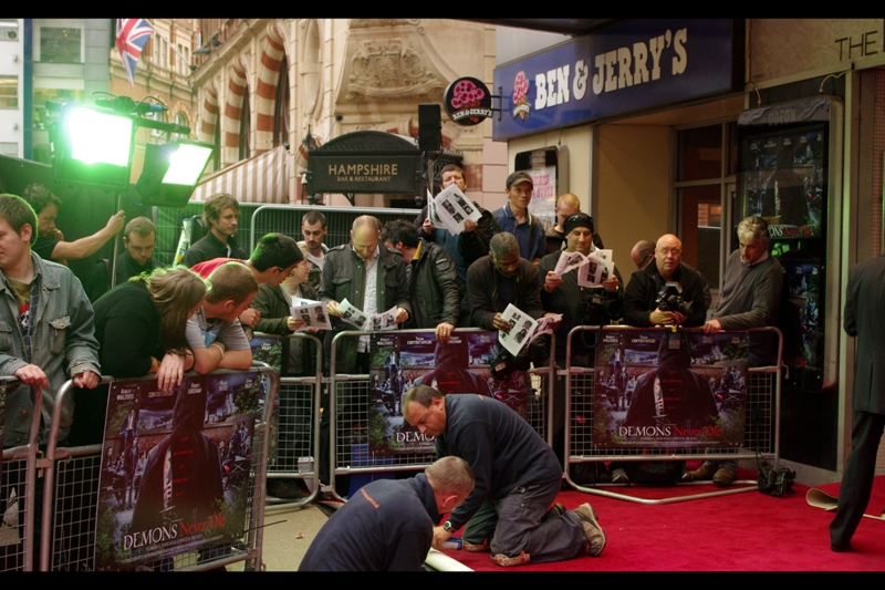 I don't usually allow conspicuous product placements in my premiere journals, but I do have a thing for Ben & Jerry's icecream. In other news, things are a hive of activity in one of the smallest fully-functioning premieres I've ever been to. In the end, it might have been as little as 30 paparazzi and 30-40 fans in a fully-enclosed space.