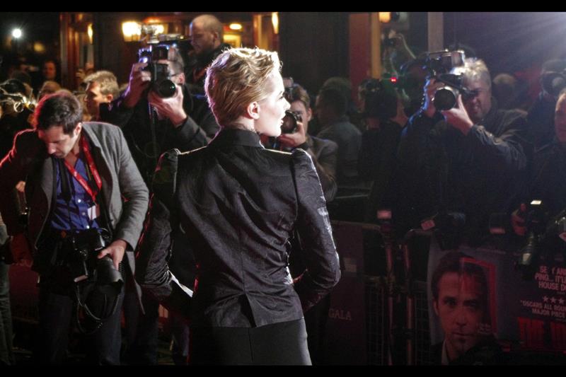 So *very* close. I took literally a hundred or so shots of E R W at this premiere that didn't turn out or provide more facial detail than this. (In case you don't care, Evan Rachel Wood, incidentally and unbeknownst to me, was in The Wrestler (which I've bought on DVD but am yet to watch) and True Blood (which I stopped watching after Season 2 because that season was a waste...))