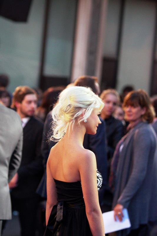 Again, no idea of her name, but (a) LOVE the pose and (b) all-male premiere. Mind (and/or direction camera is pointed) WILL inevitably wander eventually.