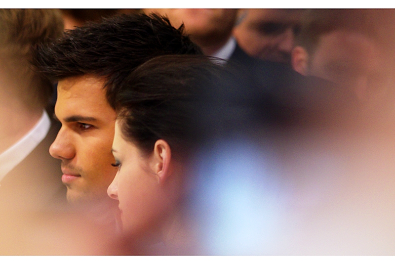 And she's brought a friend! Awww.. that's almost sweet. And saves me from having to admit sheepishly to any Team Jacob people out there that Taylor Lautner walked right past me and I never snapped a (proper) shot!
