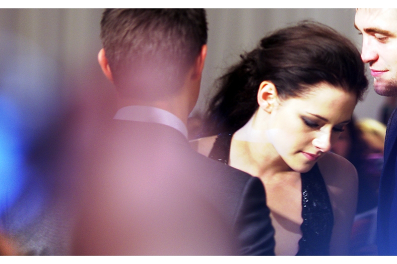 "Yes, he refers to himself as R-Patz in the third person" Kristen Stewart pulls out yet another pose straight from the movie poster or novel adaptation. (Thanks!) (Also : "ART")