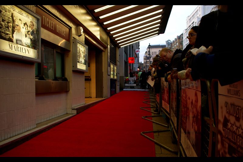 One of the most narrow red carpets I've ever seen : both the carpet AND the fans' pen were on the FOOTPATH, which backed onto a four lane road (!), of which one lane of traffic had been closed while the other three remained open.