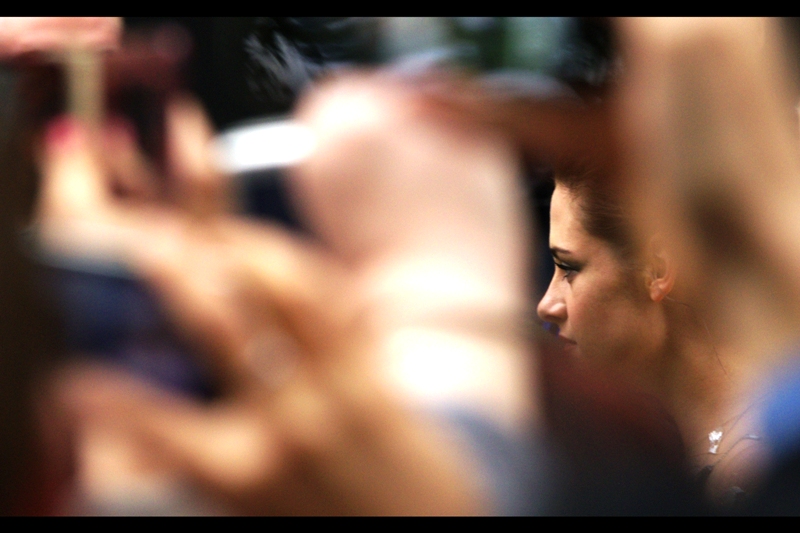Last year, I was at the "Twilight Breaking Dawn Premiere" (Oh, stop gasping in shock... as IF I'd miss it!) (R-Patz... so dreamy..) (I digress... and may be lying) But the point is, I never really got a good shot of Kristen Stewart. Looks like that's set to continue...?